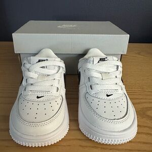Nike Force 1 Low EasyOn Baby Sneaker